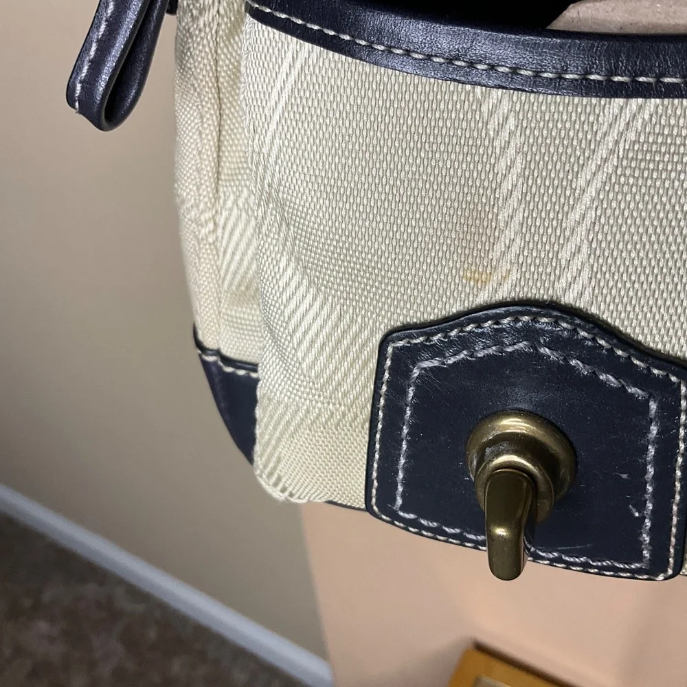 Coach Signature Hampton Cargo Pocket 10894 Navy Trim Double Turnlock Bag - Picture 4 of 13